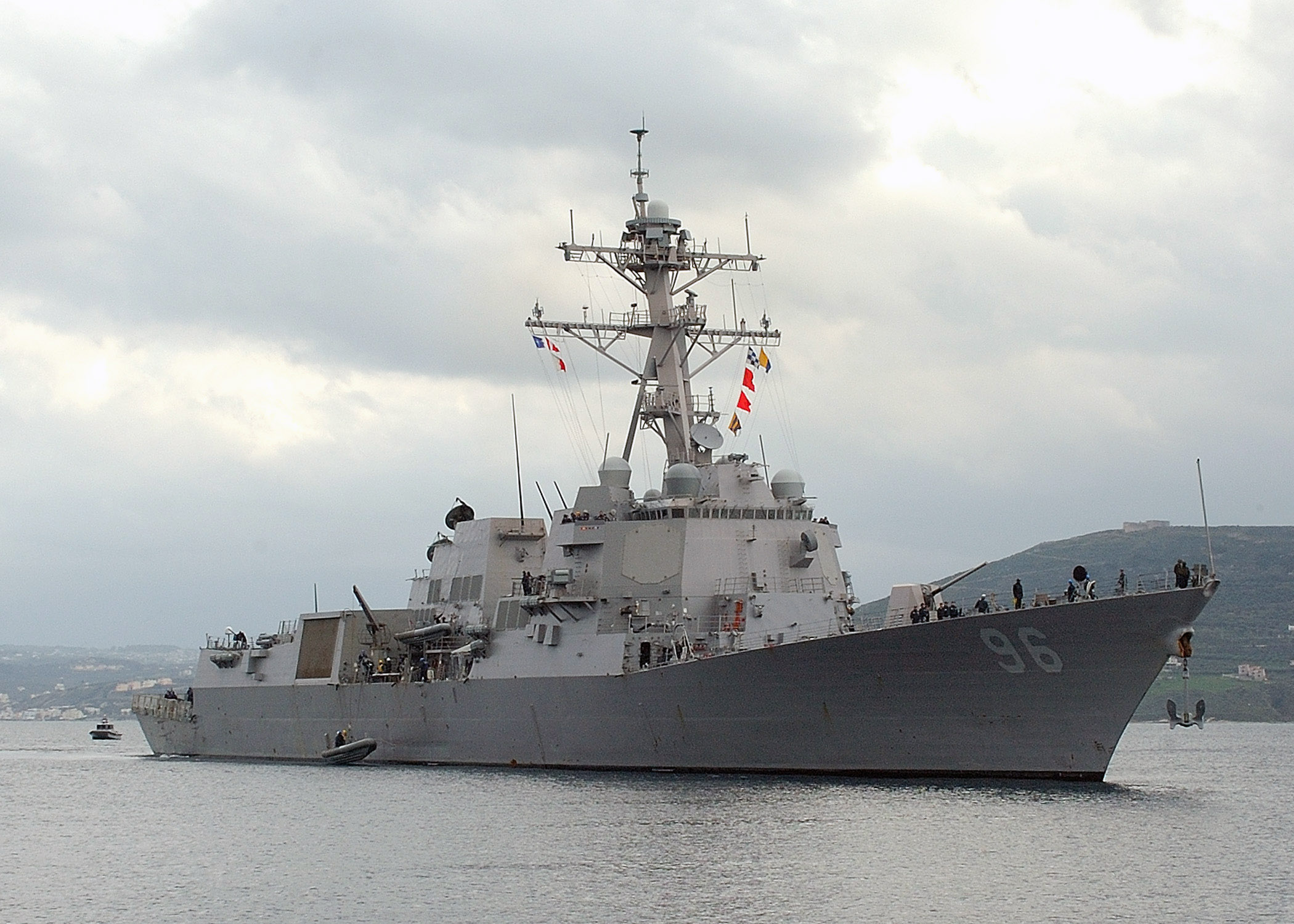 USS_Bainbridge_%28DDG_96%29_-_close_up.jpg