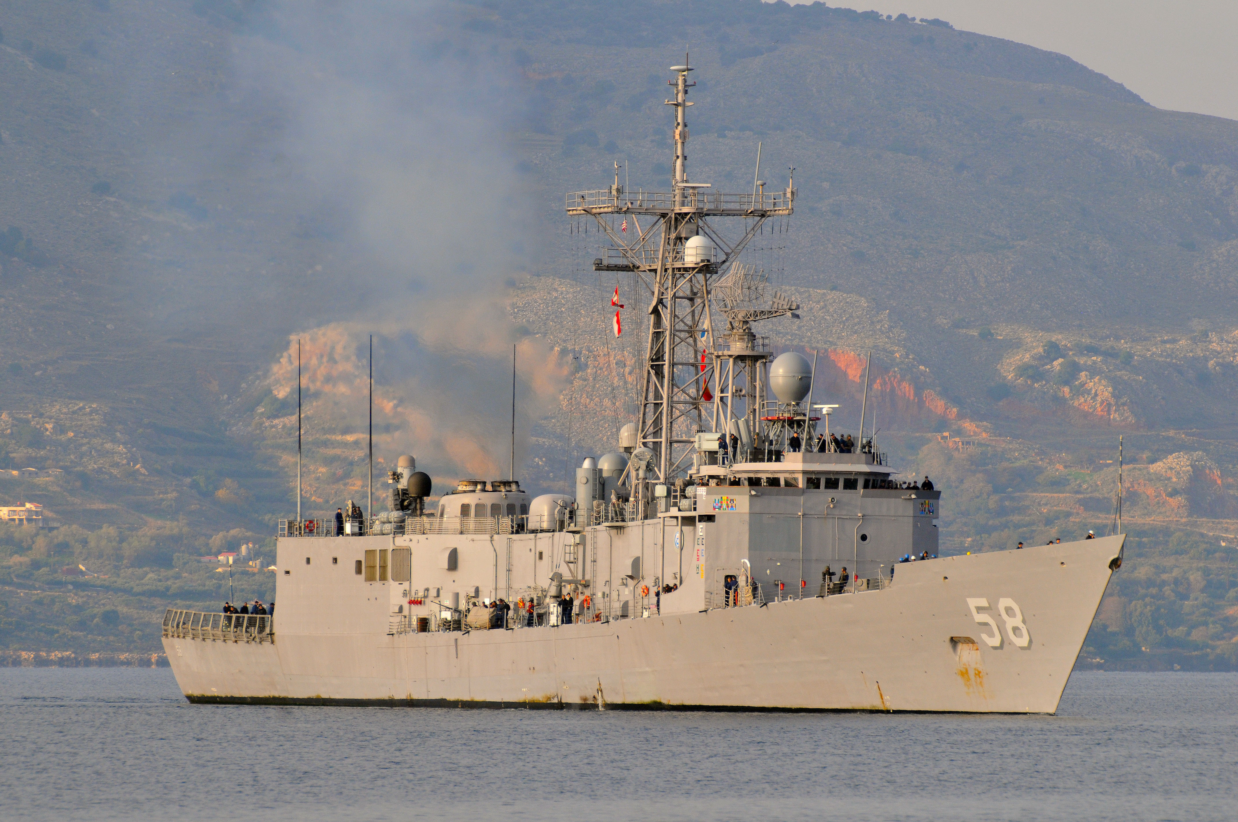 US_Navy_111123-N-MO201-046_The_guided-missile_frigate_USS_Samuel_B._Roberts_(FFG_58)_arrives_for_a_routine_port_visit_to_Crete.jpg