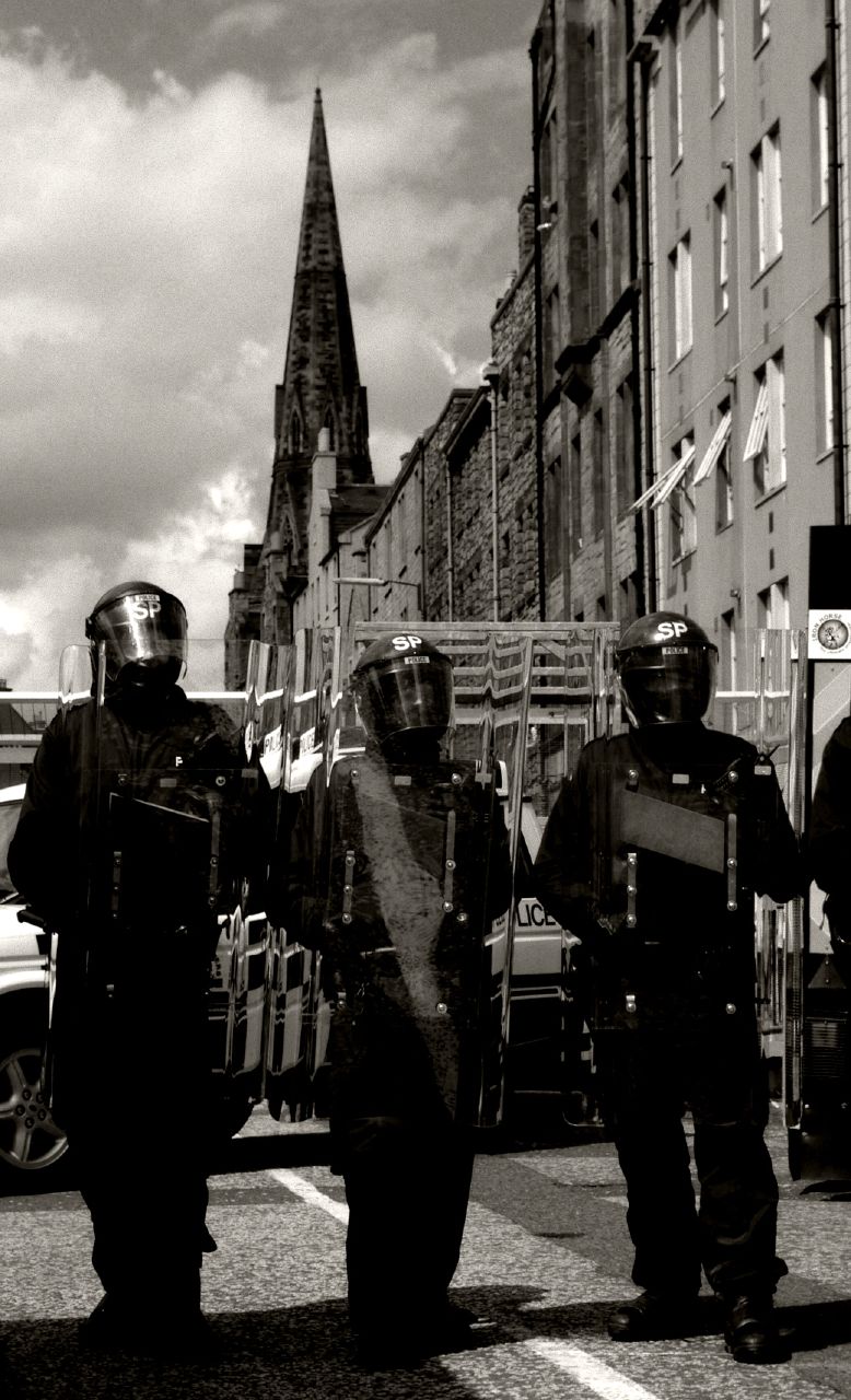 Riot_Police_G8_Edinburgh.jpg