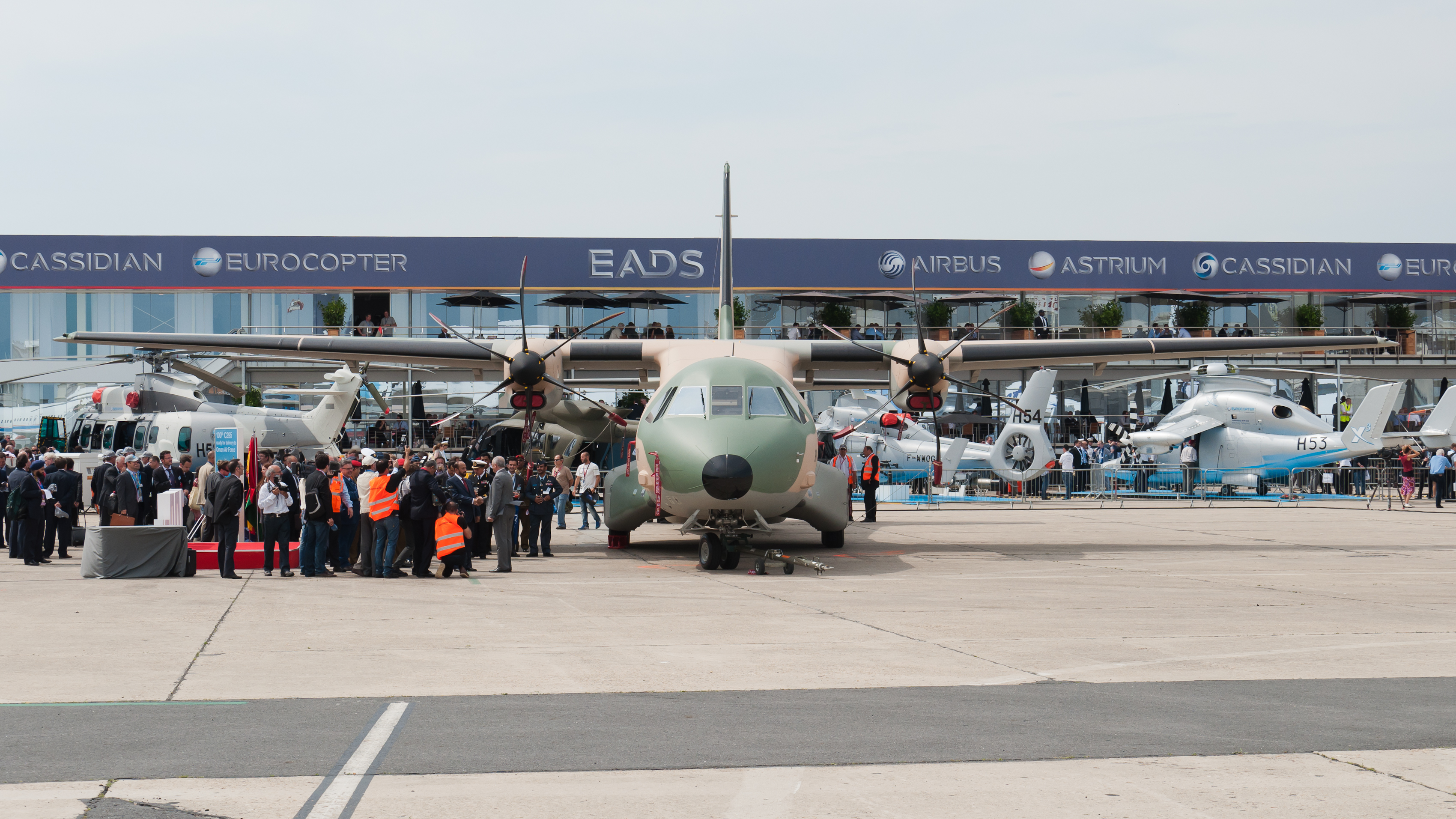 RAFO_EADS_CASA_C-295_901_PAS_2013_05_front_view.jpg