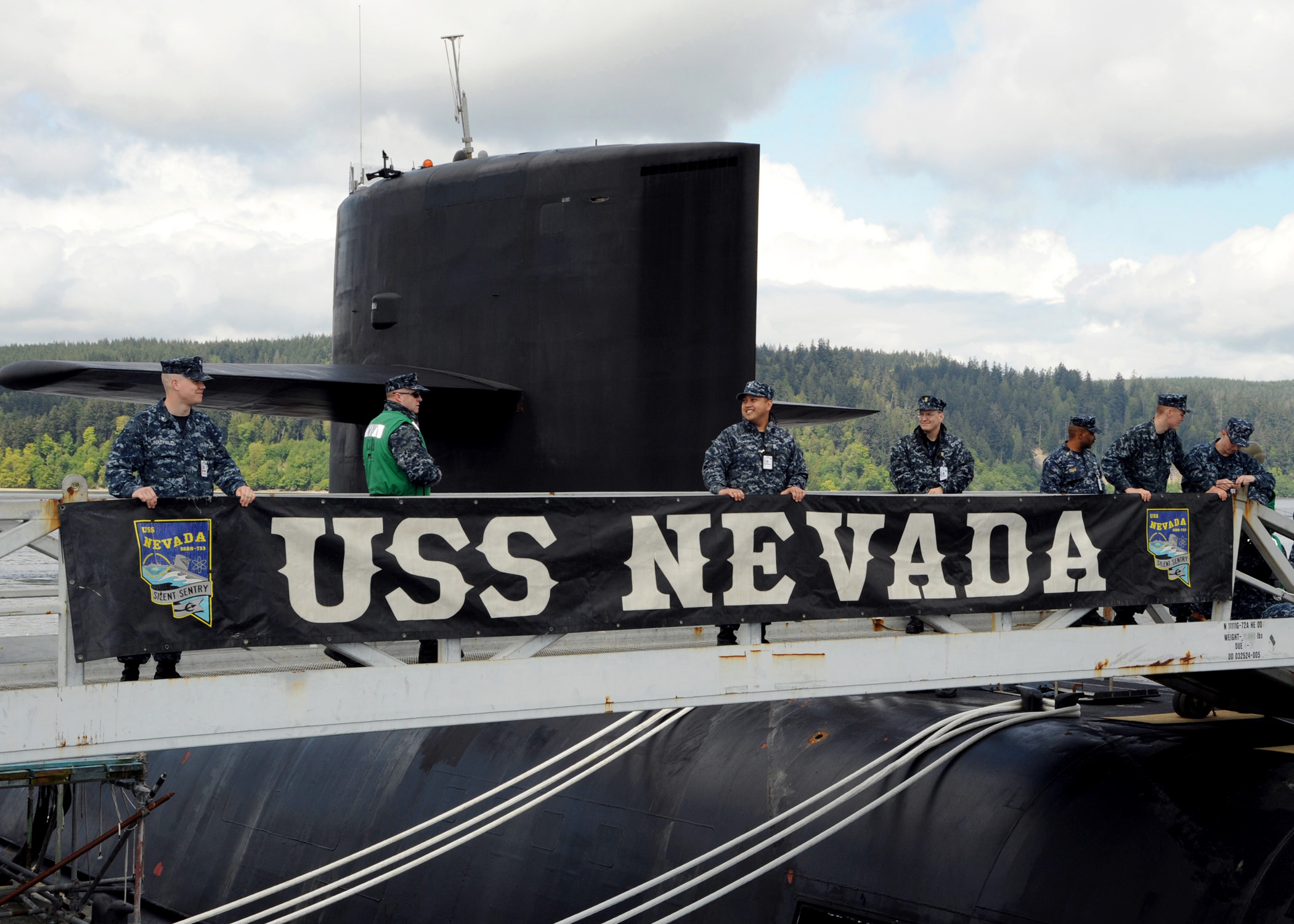US_Navy_100506-N-1325N-005_Sailors_aboard_USS_Nevada_(SSBN_733)_secure_the_submarine's_banner_to_the_brow_at_Naval_Base_Kitsap.jpg