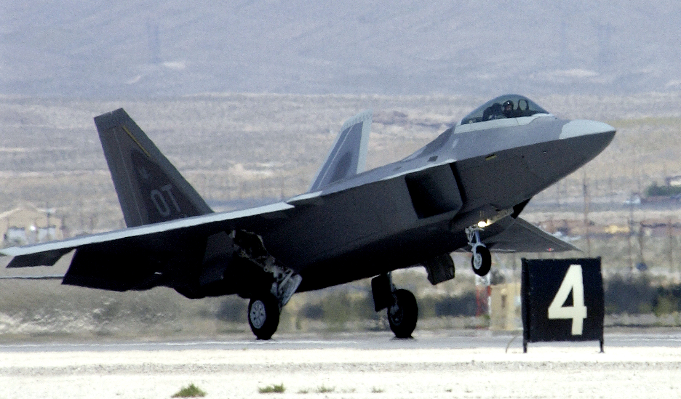 F-22_Raptor_landing_at_Nellis_AFB_-_030529-F-2185F-001.jpg