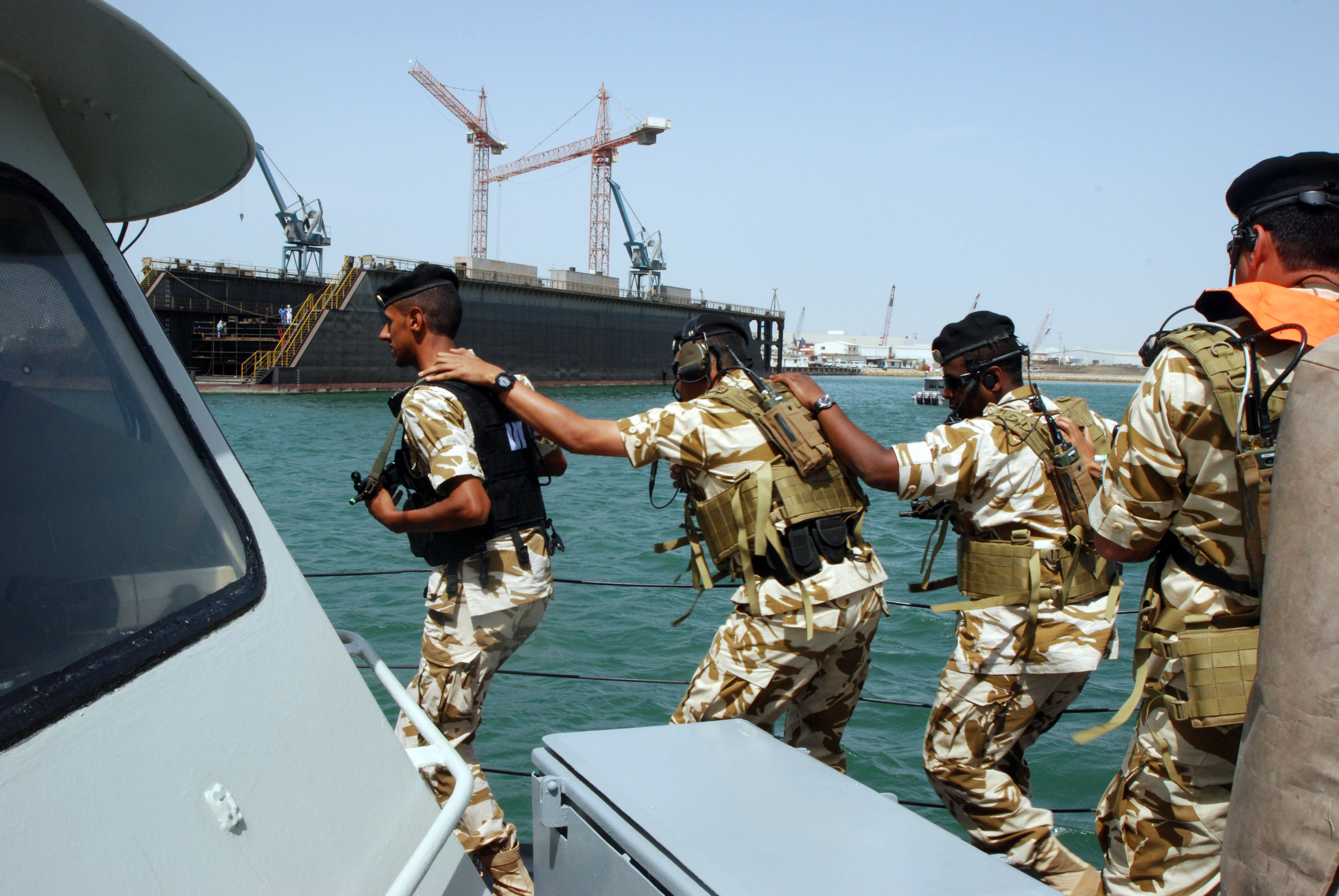 RBNF_sailors_conduct_boarding_exercise_at_RBNS_Al_Jasrah_2008-05-19.jpg