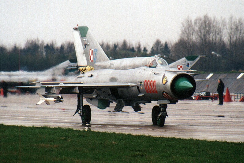 1_Pucki_Dywizjon_Lotniczy_MiG-21_bis.jpg