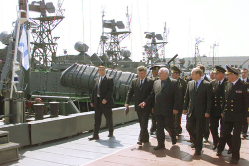 Vladimir_Putin_in_Astrakhan_Oblast_24-27_April_2002-8.jpg