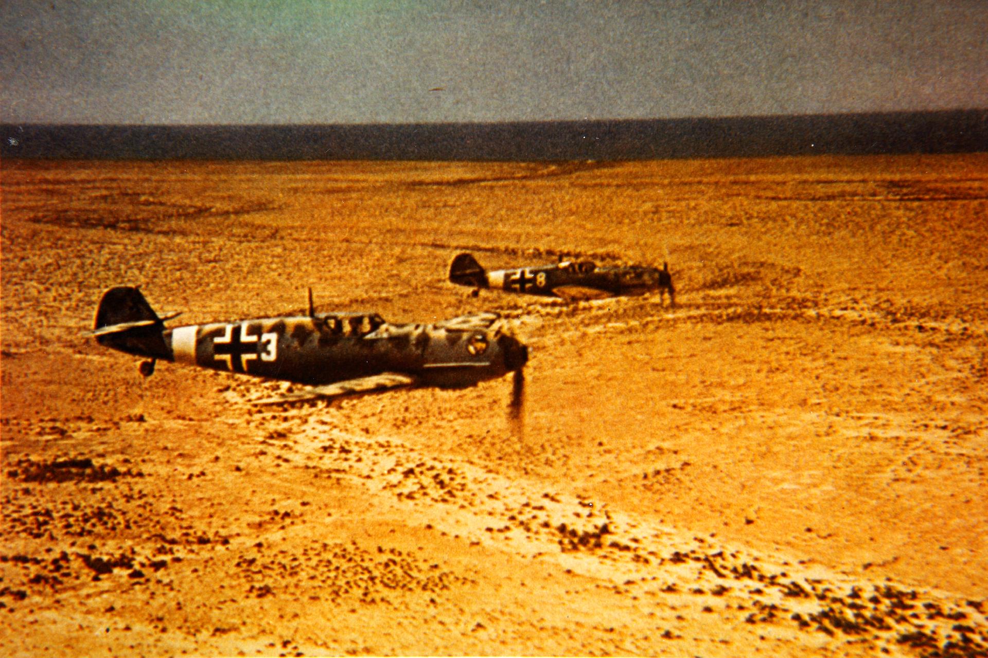 Bf_109Es_JG_27_on_flight_over_North_Africa_c1941.jpg