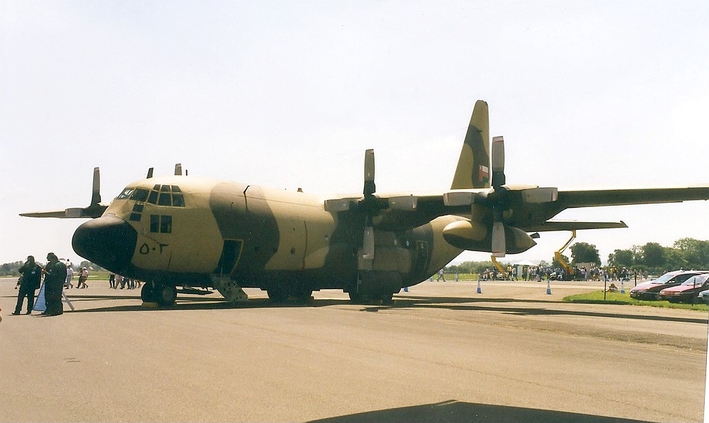 Lockheed_C-130H_Hercules_(L-382),_Oman_-_Air_Force_AN0329023.jpg