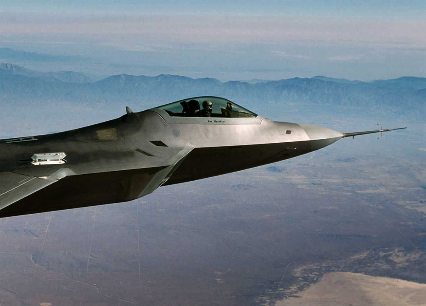 F-22_Raptor,_gun_door_testing_-_021105-O-9999G-084.jpg