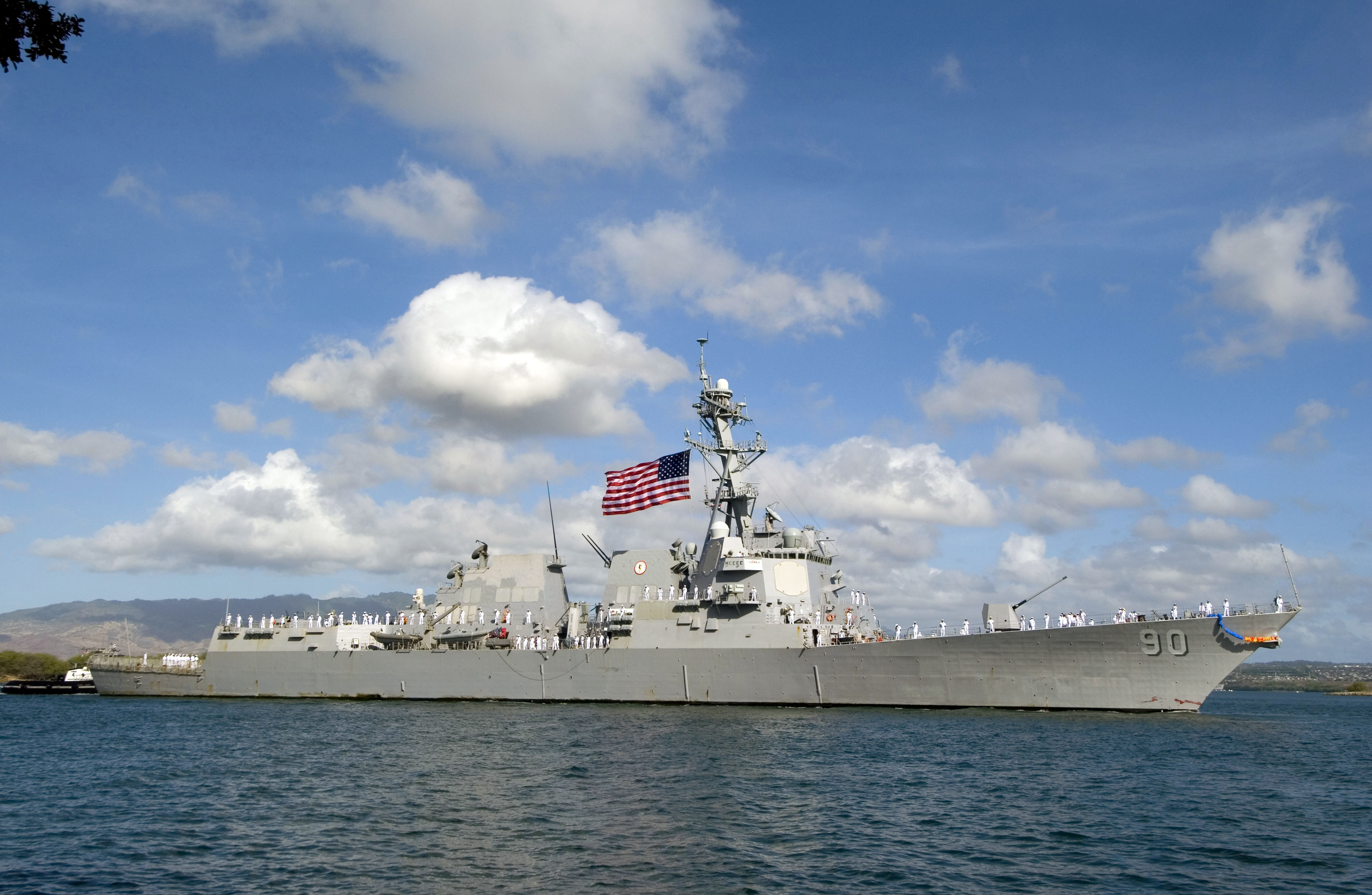 US_Navy_070922-N-6674H-009_Guided-missile_destroyer_USS_Chafee_(DDG_90)_returns_from_deployment.jpg