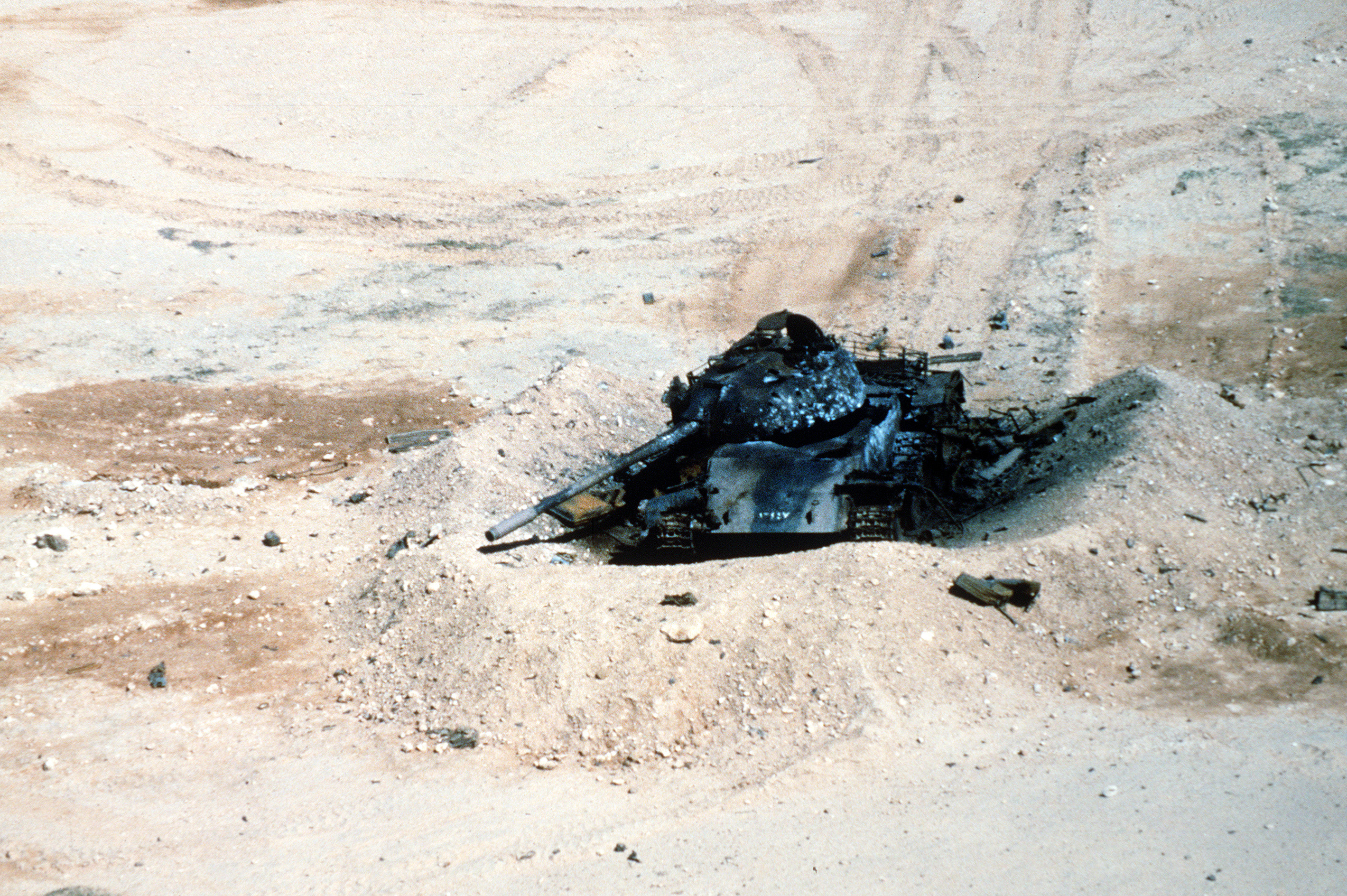 Destroyed_Iraqi_T-54A_or_Type_59.JPEG