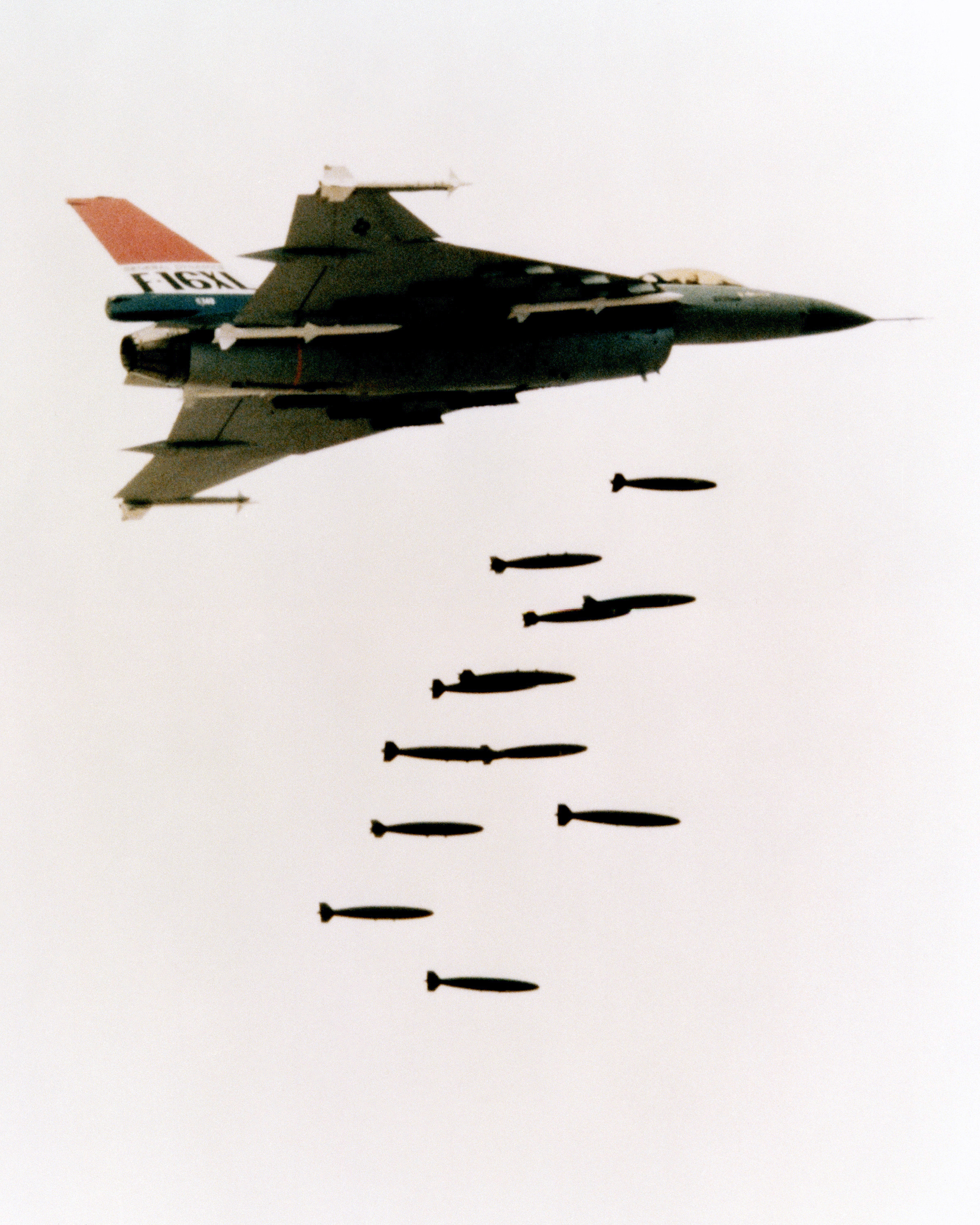 F-16XL_dropping_bombs.jpg