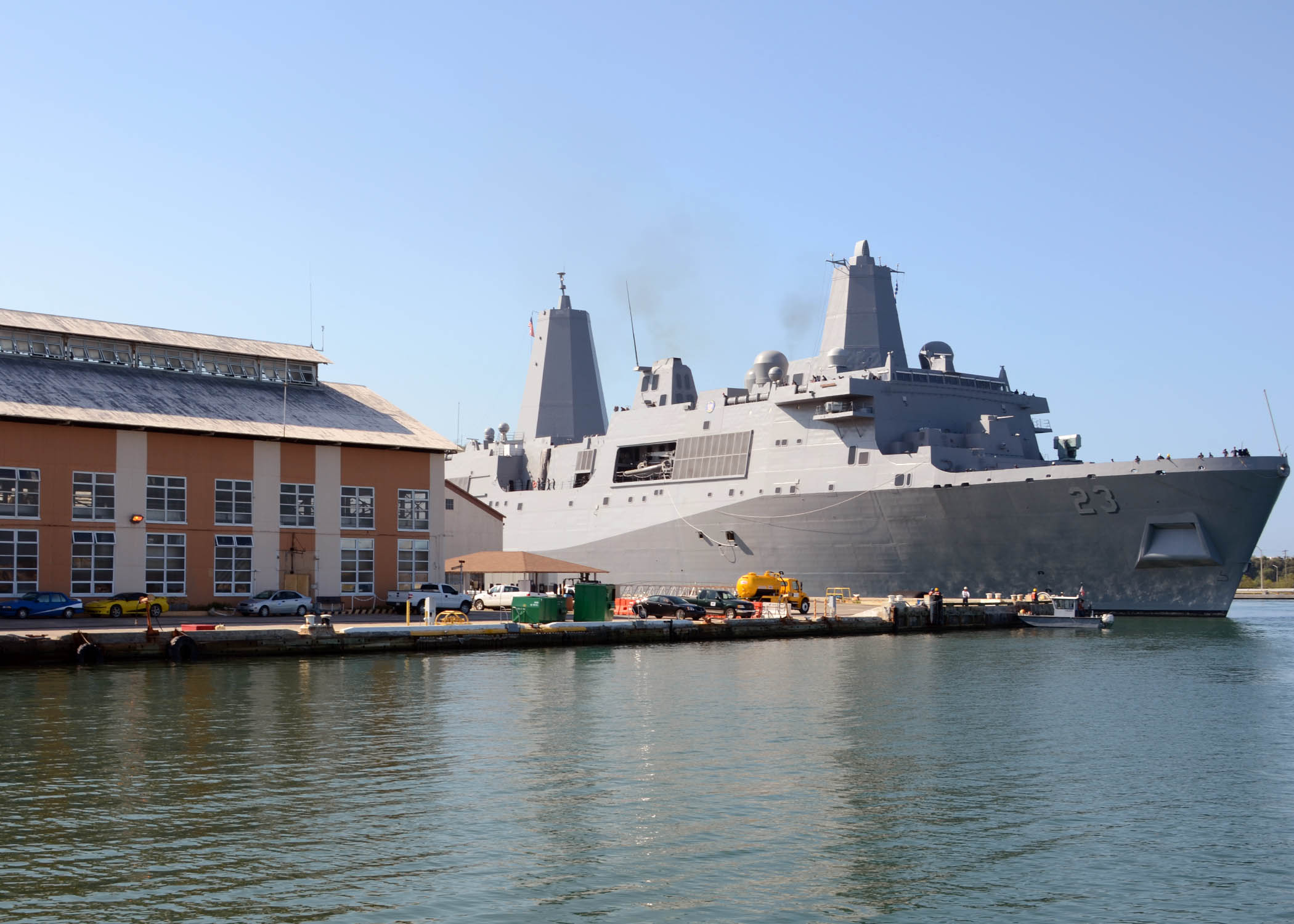 USS_Anchorage_(LPD_23)_visits_Naval_Station_Guantanamo_Bay.jpg