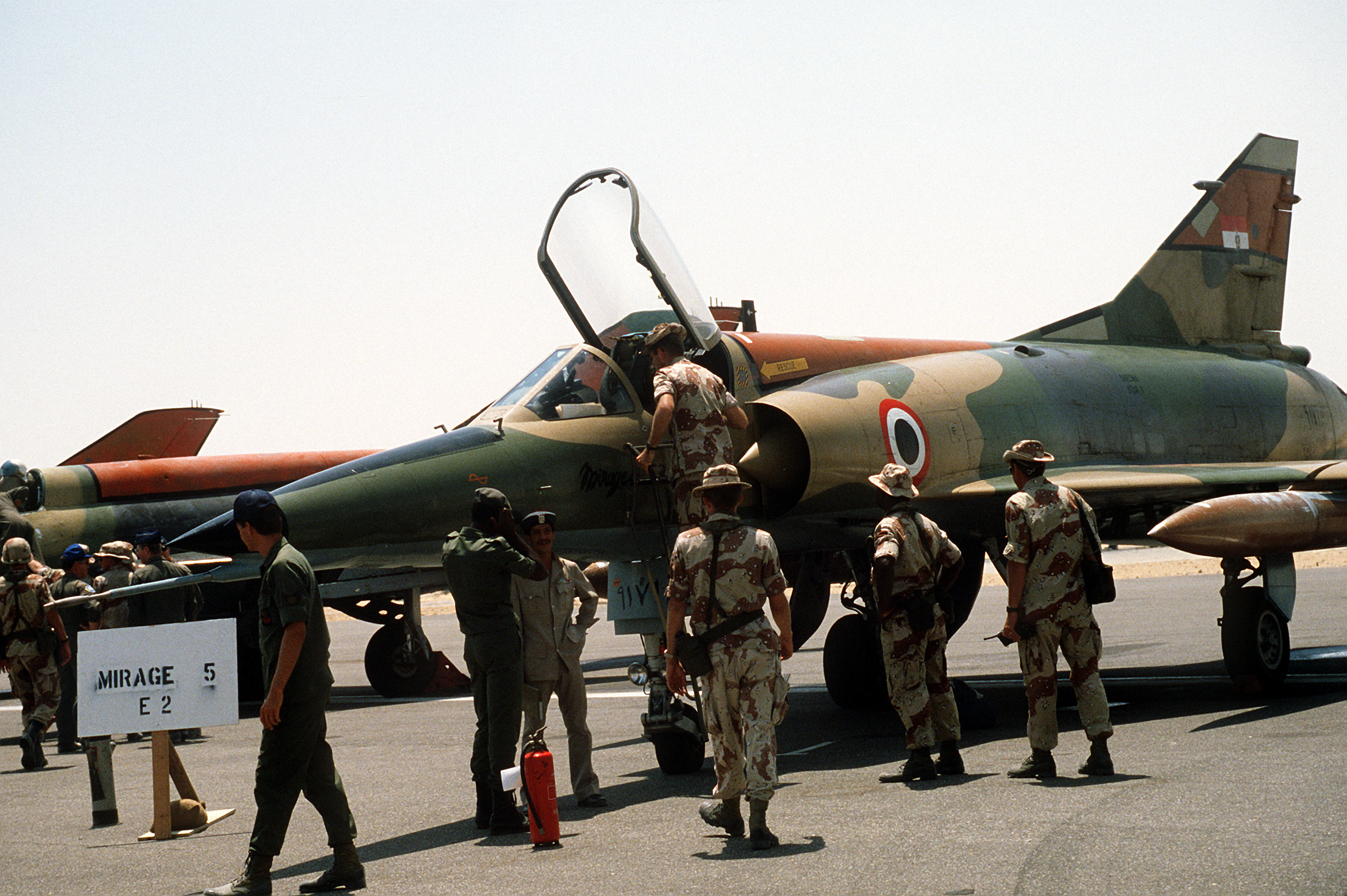 Egyptian_Mirage_5_at_Cairo-West_1985.JPEG
