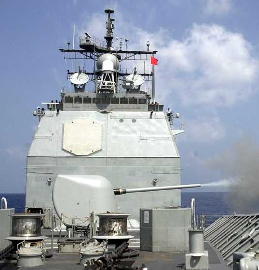 USS_Cowpens_%28CG-63%29_firing_5_inch.jpg