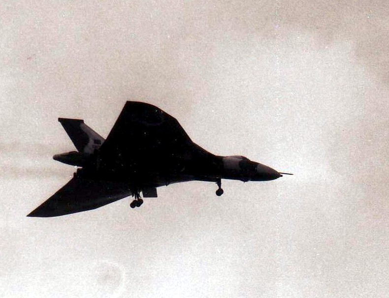 Vulcan_bomber_18_May_1982.JPG