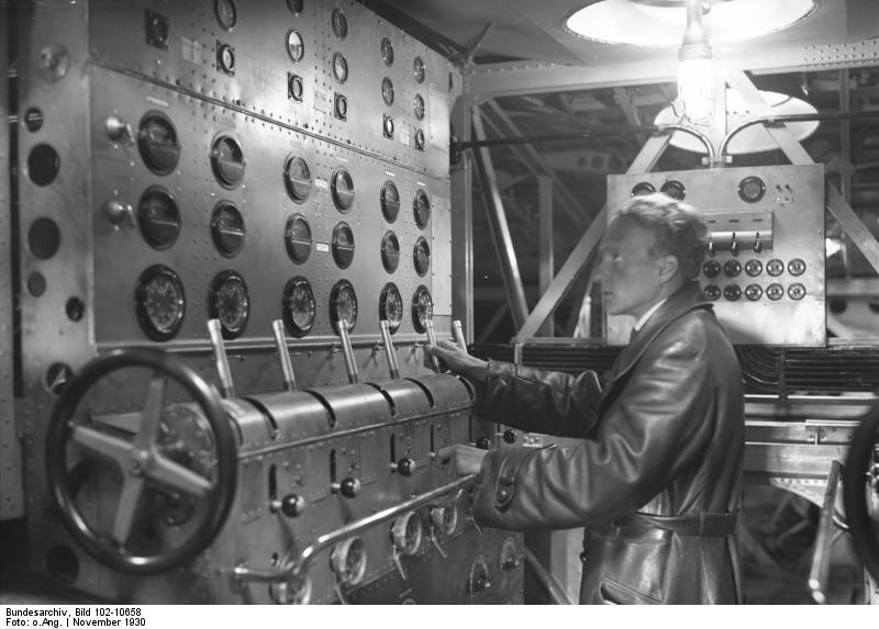 Bundesarchiv_Bild_102-10658%2C_Flugschiff_Dornier_%22Do_X%22%2C_Maschinenzentrale.jpg