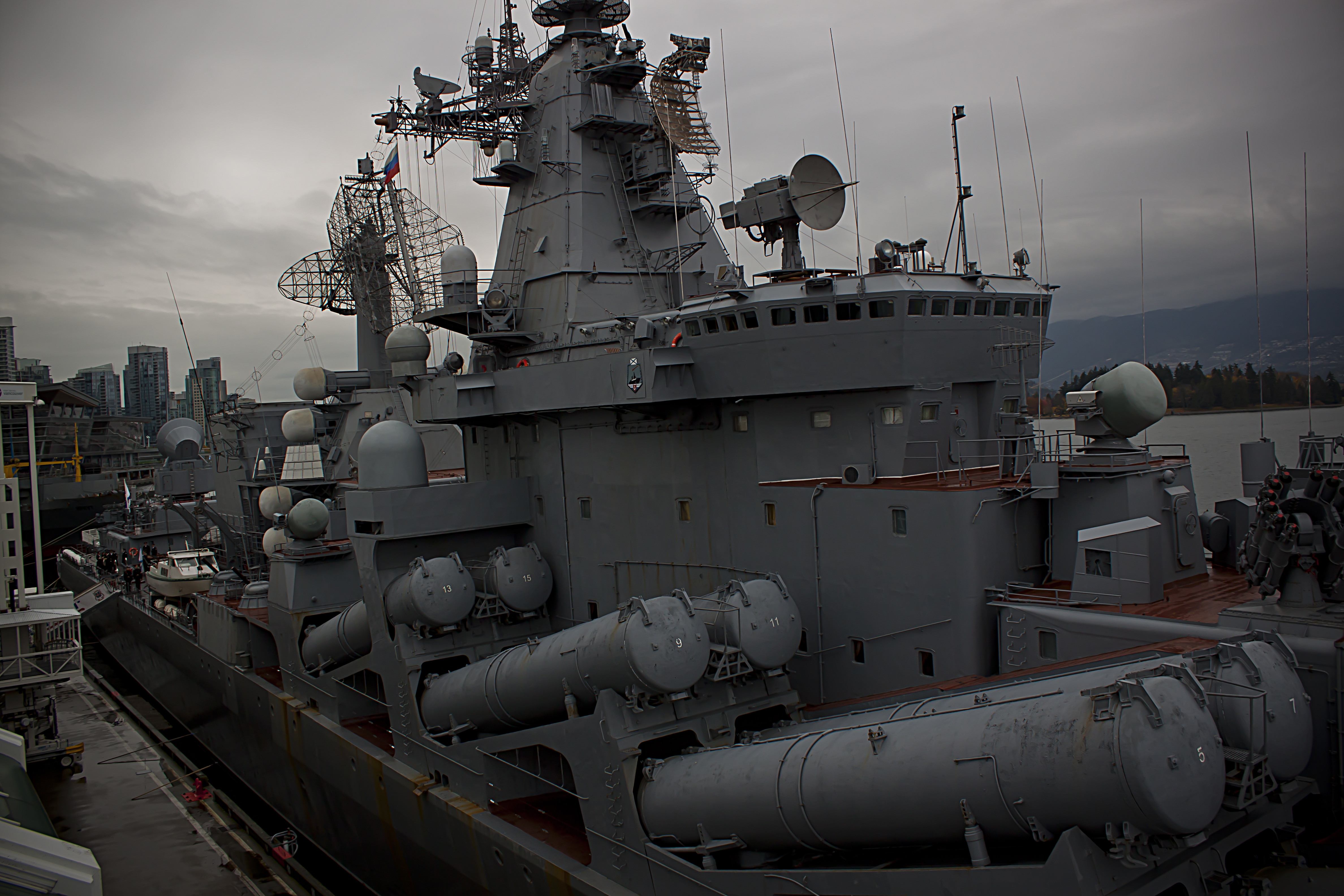 Russian_guided_missile_cruiser_Varyag_and_tanker_Irkut.jpg