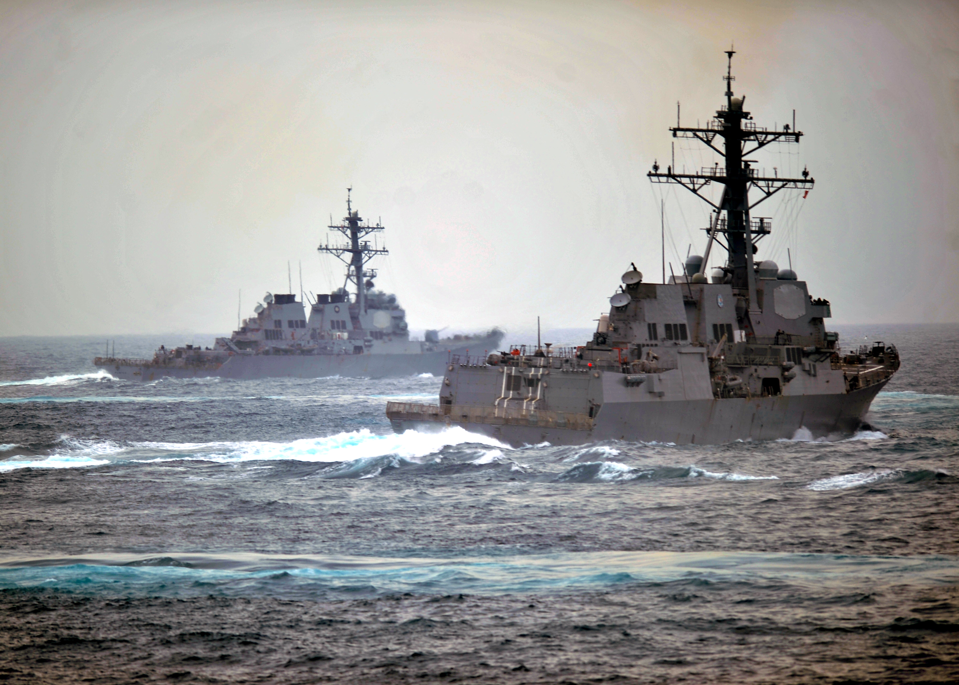 USS_Porter_(DDG_78)_and_USS_Nitze_(DDG_94)_-_120123-N-NL401-096.jpg