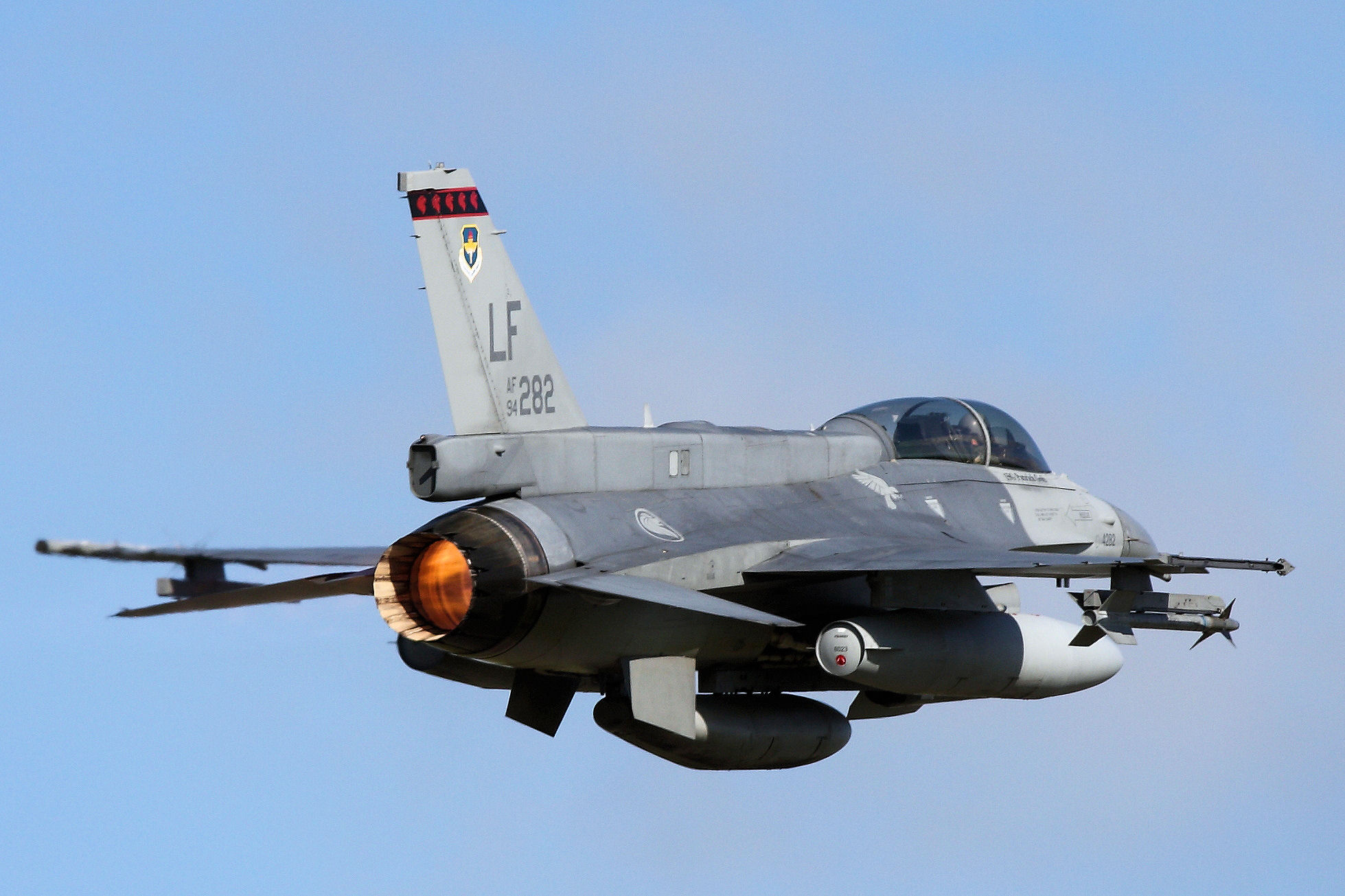 425th_Fighter_Squadron_-_Lockheed_F-16D_Block_52_Fighting_Falcon_94-0282.jpg