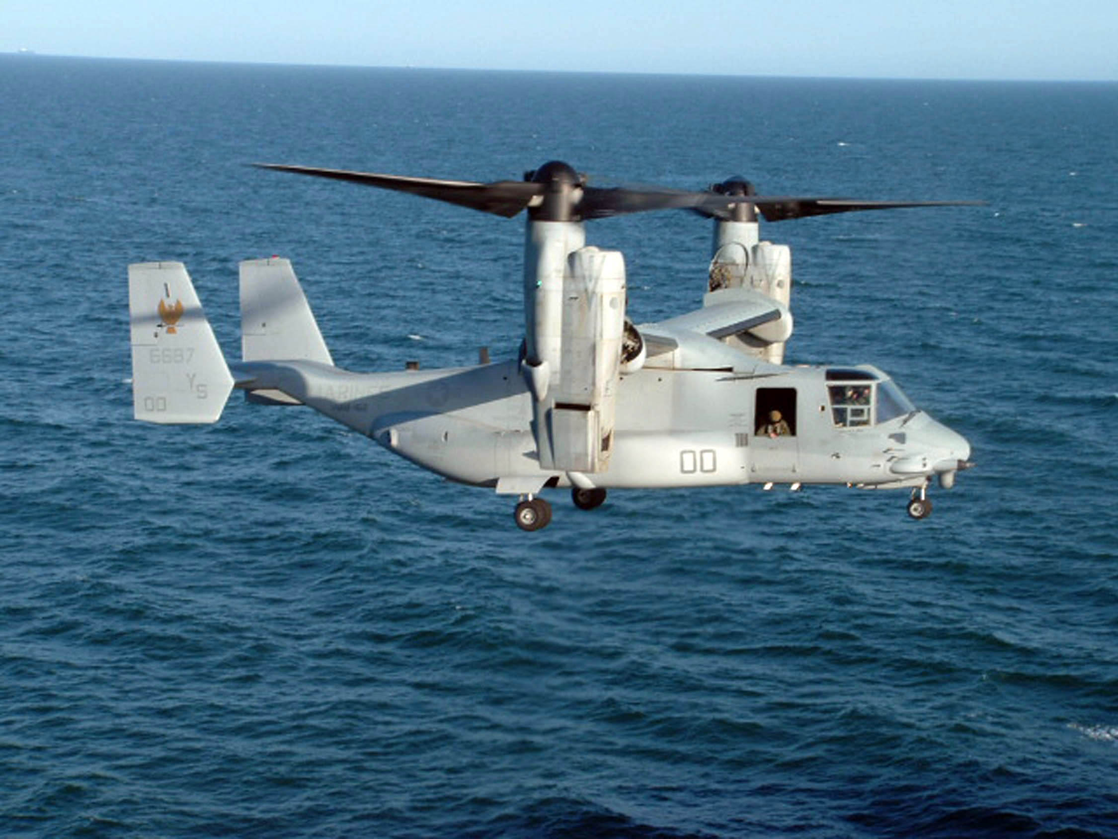 US_Navy_080220-N-5180F-015_A_Marine_Corps_MV-22_Osprey_prepares_to_land_aboard_the_amphibious_assault_ship_USS_Nassau_%28LHA_4%29.jpg