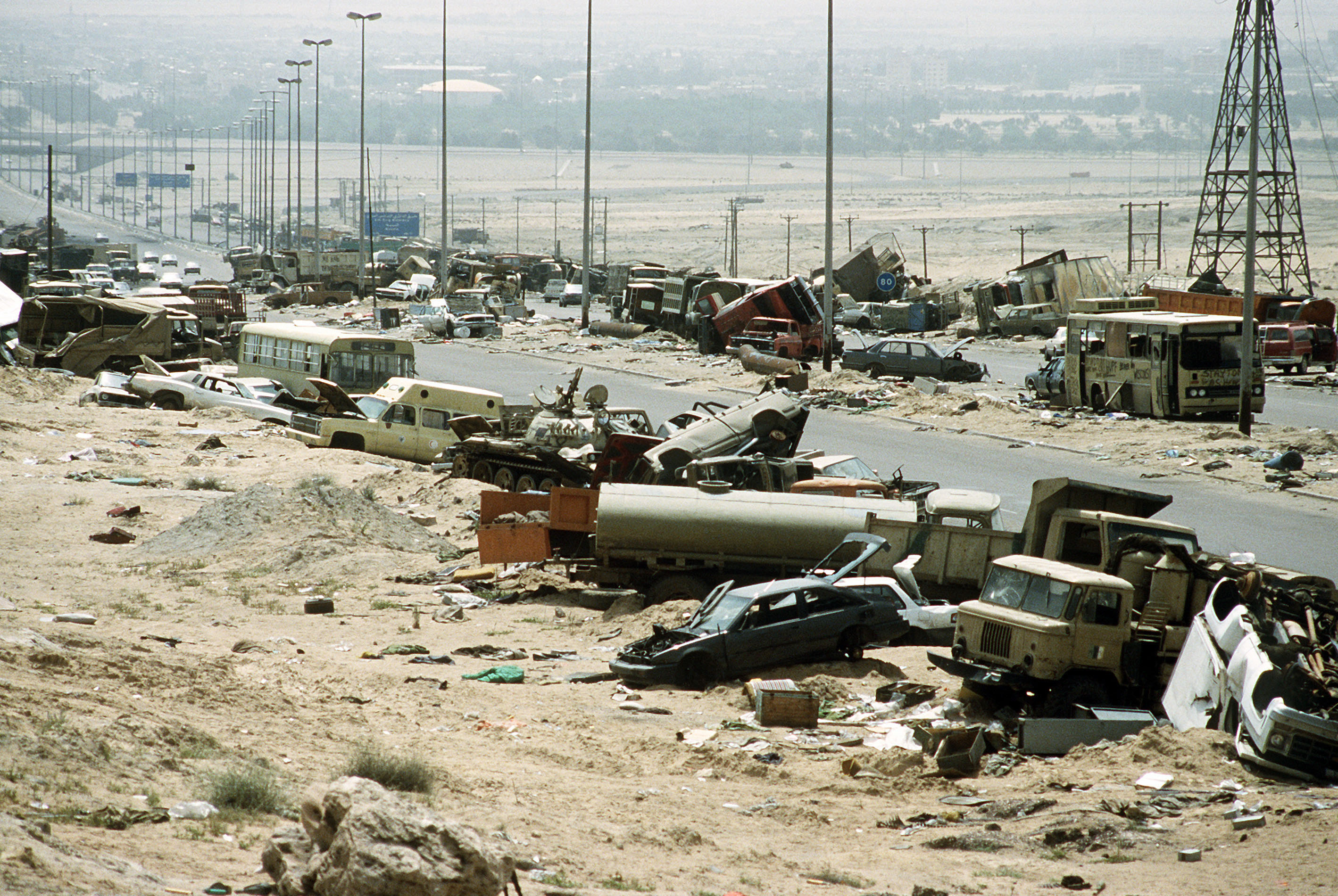 Demolished_vehicles_line_Highway_80_on_18_Apr_1991.jpg