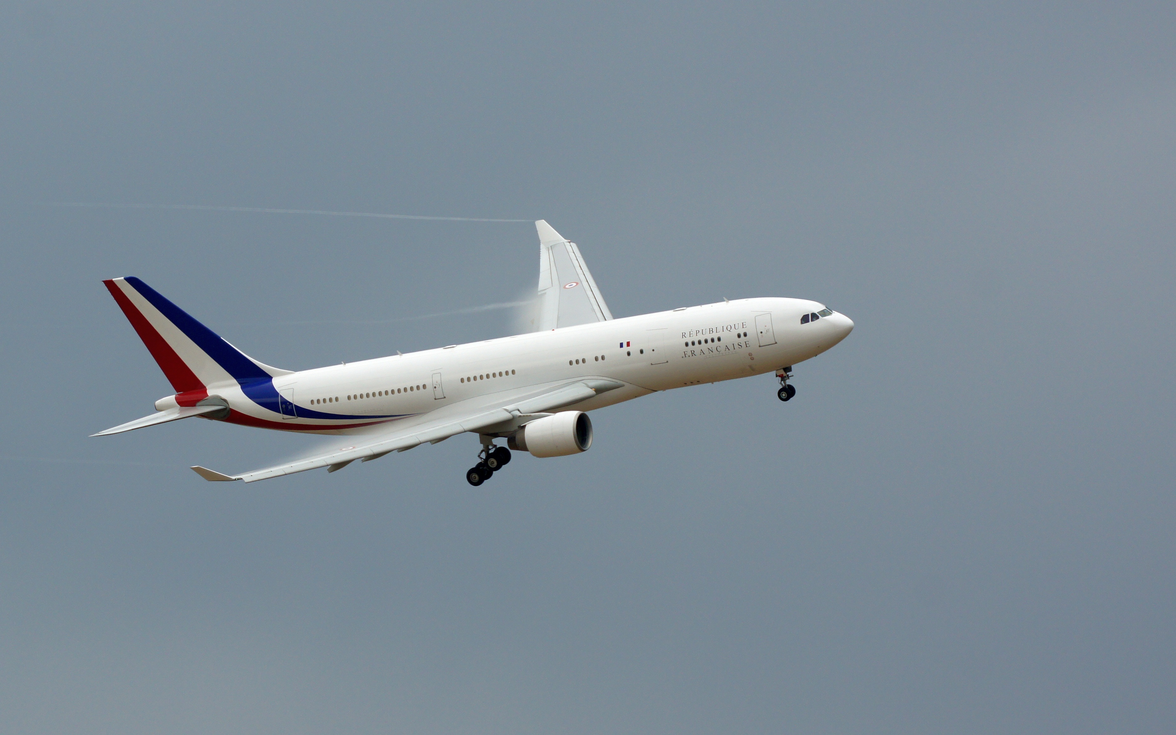 F-RARF_-_A330-200_-_French_Airforce_-_EVX_-_Training_BA105_CTM1275_-_04365.jpg
