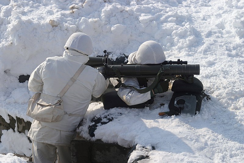800px-Japanese_20th_Infantry_Regiment_man_Carl_Gustav_at_training_exericse.jpg
