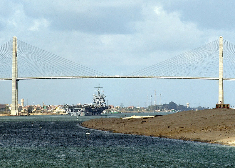 800px-US_Navy_040205-N-5405H-003_The_nuclear_powered_aircraft_carrier_USS_Enterprise_%28CVN_65%29_passes_under_Friendship_Bridge_as_she_transits_the_Suez_Canal.jpg