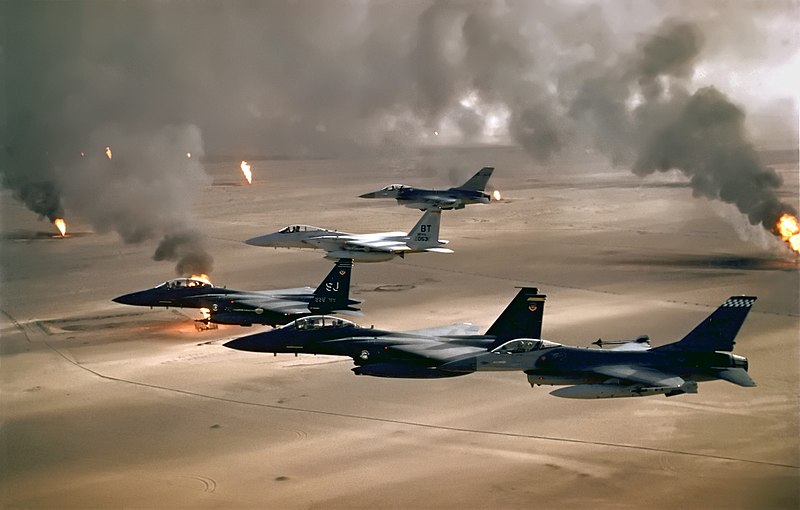 800px-USAF_F-16A_F-15C_F-15E_Desert_Storm_edit2.jpg