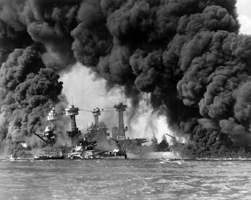 513px-Burning_ships_at_Pearl_Harbor.jpg