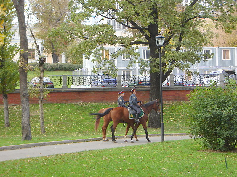 800px-Women_Mounted_Police_near_KremlinDSC05908.jpg