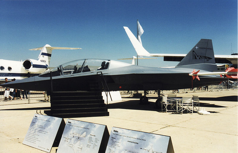 800px-EADS_Mako_jet_trainer_mockup_at_Paris_Air_Show_June_1999.jpg