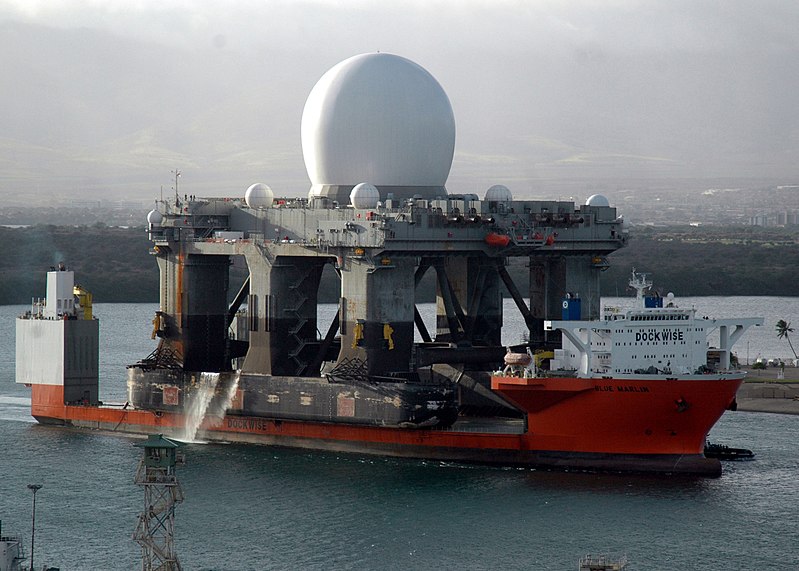 800px-Blue_Marlin_transporting_sea-based_X-band_radar.jpg