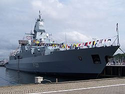 250px-F221_Hessen-Kieler_Woche_2007.jpg
