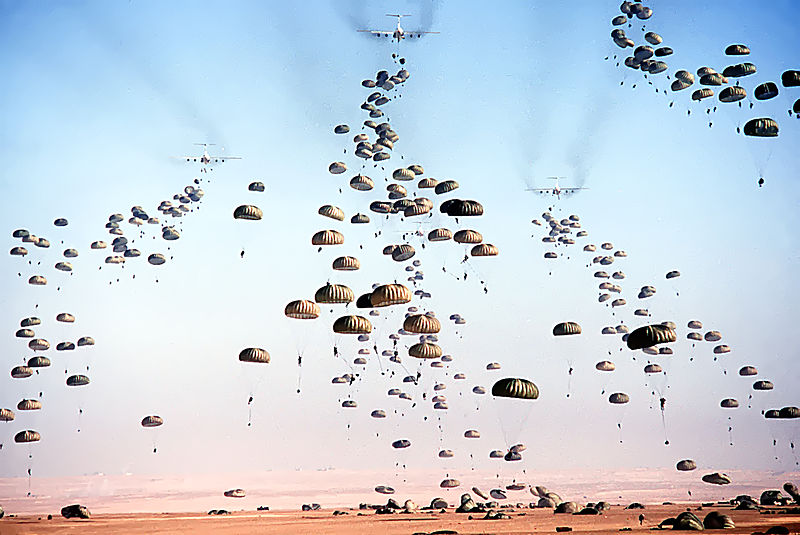 800px-Mass_drop_paratroopers_Bright_Star_1981.jpg