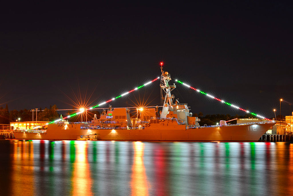 1024px-USS_Michael_Murphy_%28DDG-112%29_at_Pearl_Harbor_in_December_2013.JPG