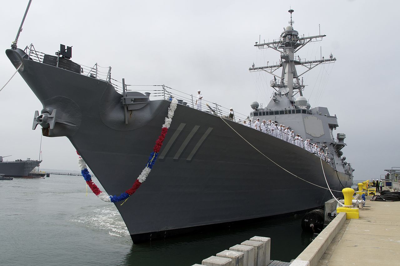 1280px-US_Navy_111024-N-ZC343-667_Family_and_friends_greet_Sailors_aboard_the_guided-missile_destroyer_USS_Spruance_(DDG_111)_as_the_ship_arrives_at_its_n.jpg