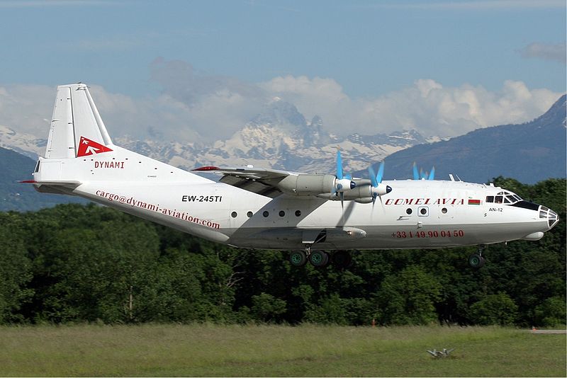 800px-Gomelavia_Antonov_An-12_Mutzenberg.jpg