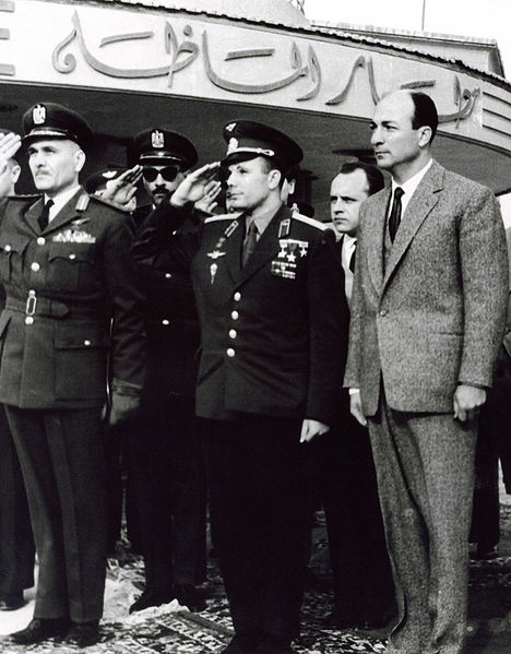 468px-Yuri_Gagarin_and_Zakaria_Mohieddin_05-02-1962_Cairo_Almaza_Air_Base.jpg