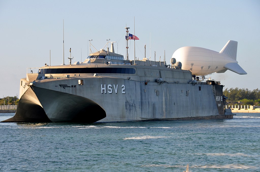 1024px-The_High-Speed_Vessel_Swift_%28HSV-2%29_gets_underway_with_a_tethered_TIF-25K_Aerostat_balloon_in_Key_West%2C_Fla.%2C_on_April_24%2C_2013_130424-N-IC228-112.jpg