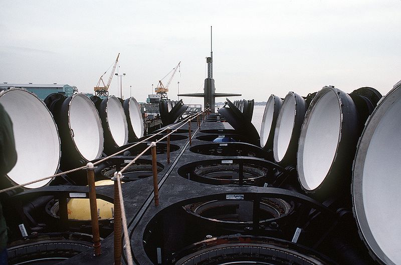 800px-USS_Ohio_(SSBN-726)_hatches.jpg