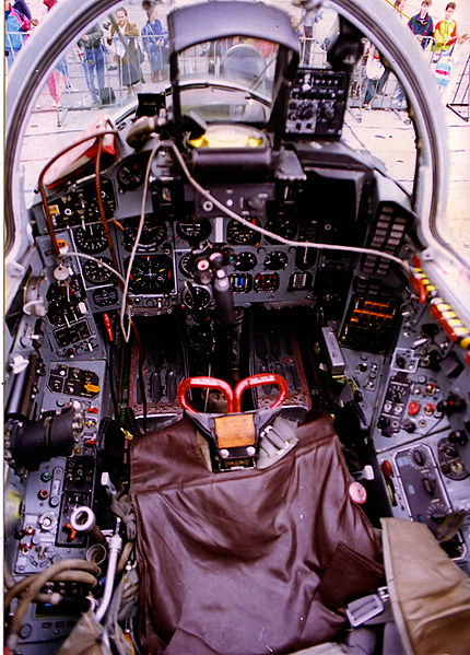 430px-MiG-29_cockpit_3.jpg