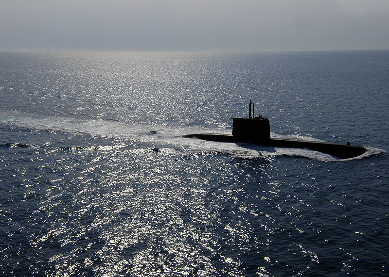 800px-US_Navy_050624-N-1464F-025_The_Turkish_submarine_Preveze_surfaces_following_the_North_Atlantic_Treaty_Organization_%28NATO%29_submarine_escape_and_rescue_exercise_Sorbet_Royal_2005.jpg