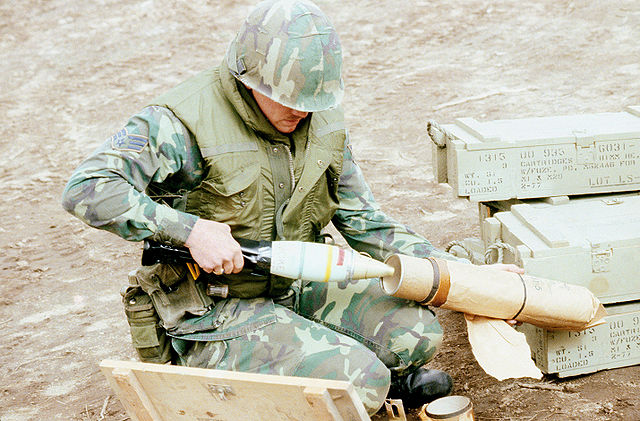 640px-White_Phosphorous_mortar_round.jpg