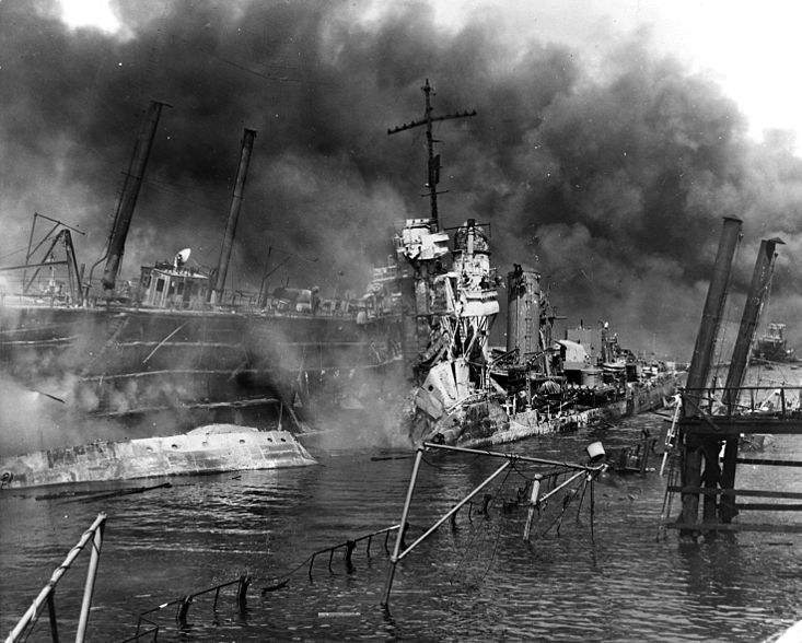 733px-USS_Shaw_Pearl_Harbor-7Dec41.jpg