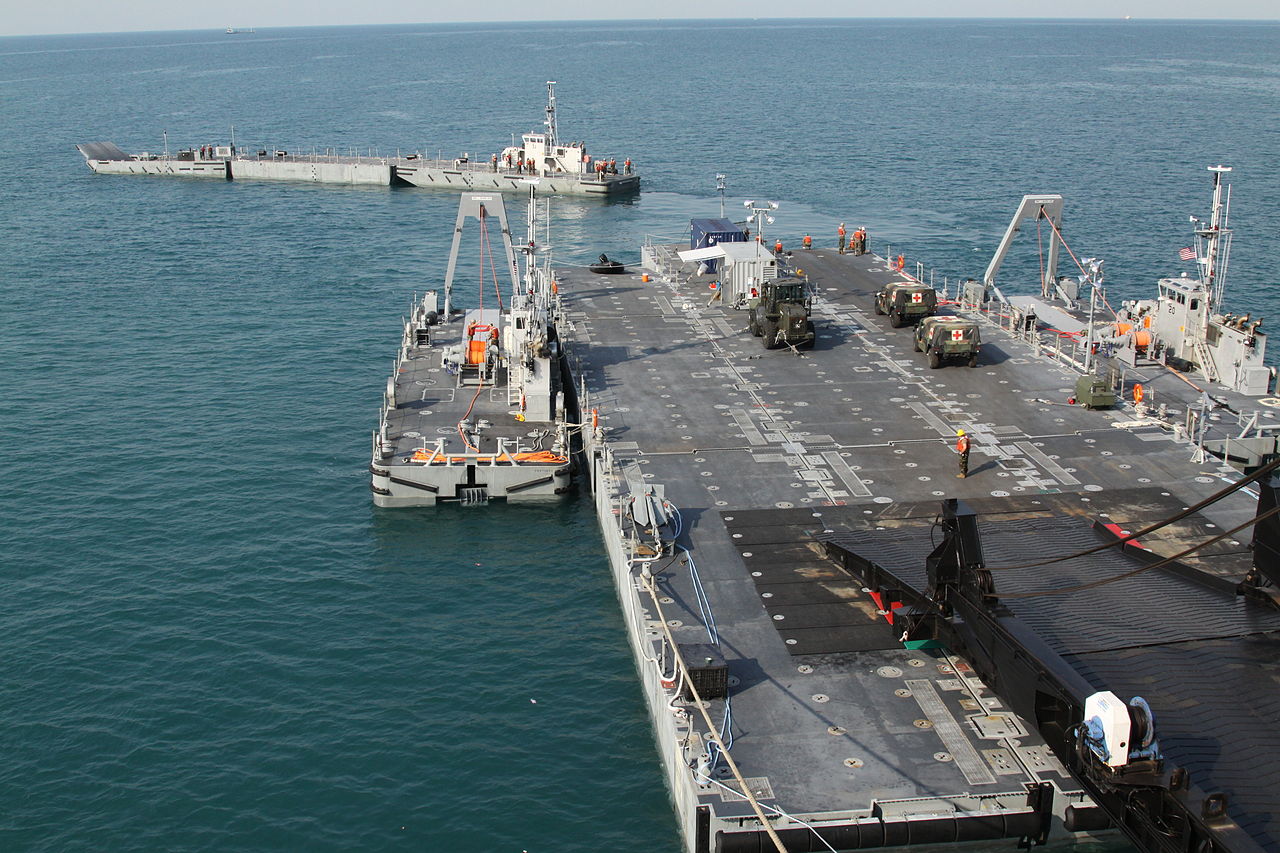 1280px-US_Navy_110125-M-8299S-026_A_U.S._Navy_causeway_ferry,_top,_docks_with_the_Military_Sealift_Command_maritime_prepositioning_ship_USNS_Lt._Jack_Lumm.jpg