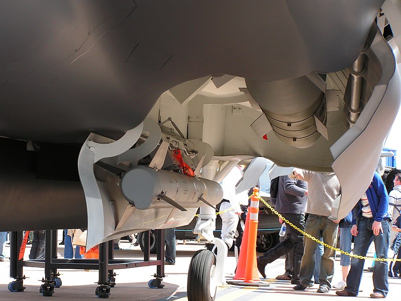 800px-F-35_weapons_bay.jpeg