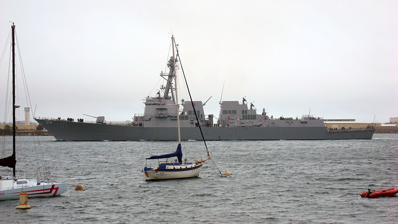 800px-USS-Gridley---enters_San_Diego_bay.jpg