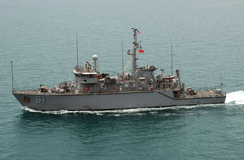 800px-USS_Raven_MHC_61_Persian_Gulf.jpg