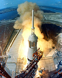 200px-Apollo_11_Launch2.jpg